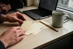Architektura informacji: jak ułożyć treści na stronie, żeby ludzie je znaleźli