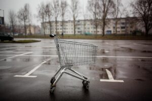 Porzucone koszyki: dlaczego klienci rezygnują i jak to ograniczyć